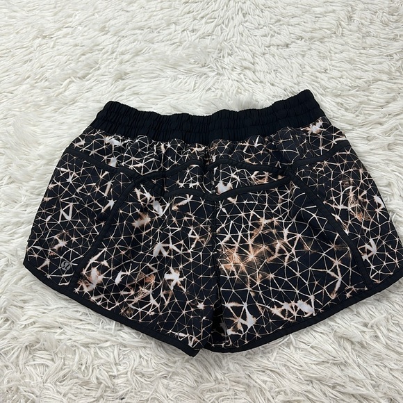 Lululemon Tracker Short III *4-way Stretch Star Crushed Multi / Black - Picture 5 of 5